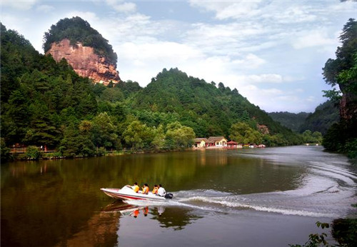 麦积山风景名胜区：丝绸之路上的一颗明珠