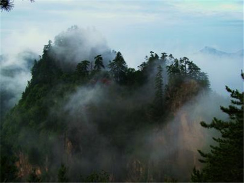 麦积山风景名胜区：丝绸之路上的一颗明珠